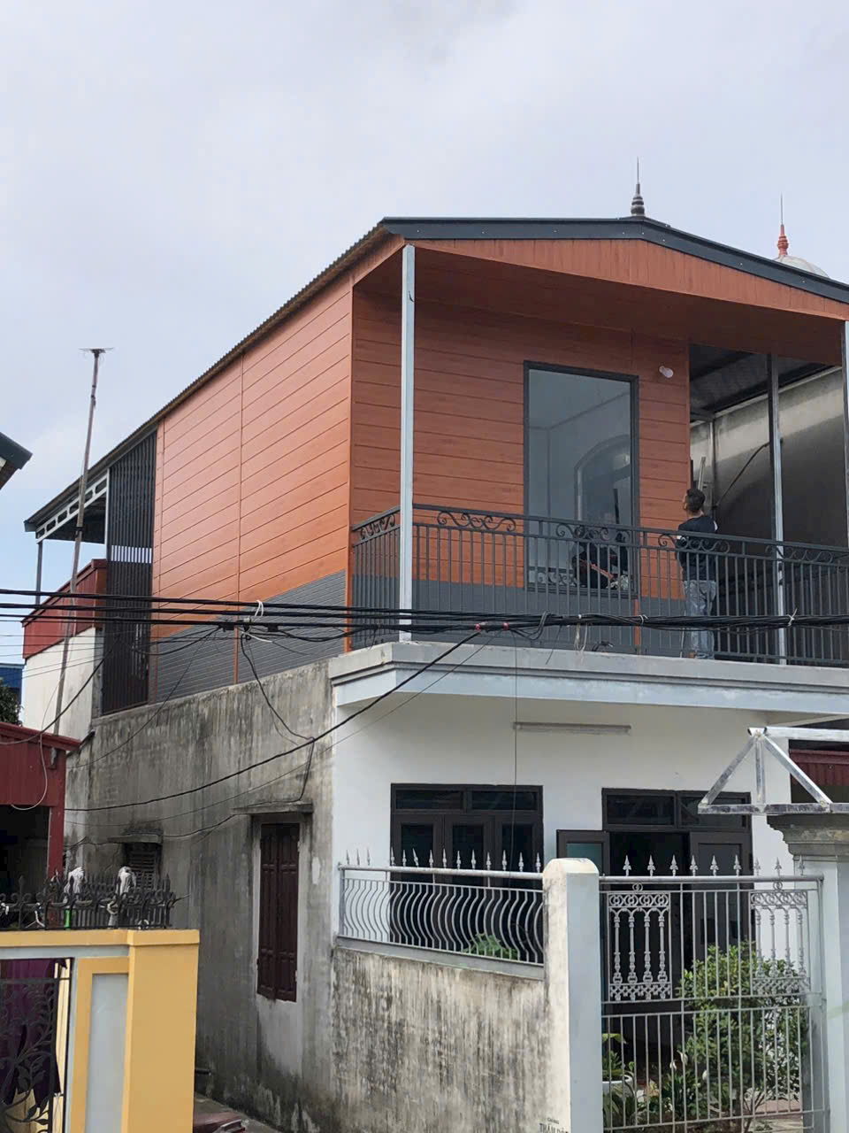 Nhà phố Panel nâu cam