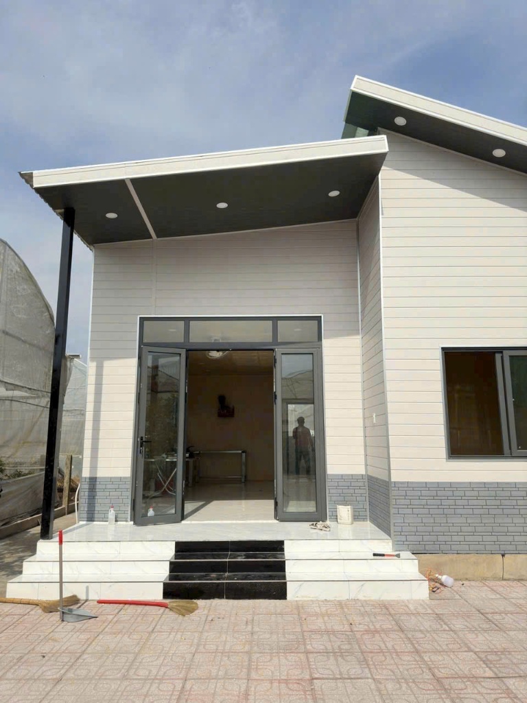 Nhà cấp 4 Panel trắng